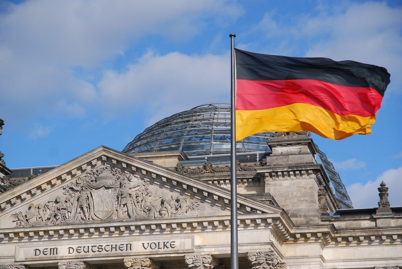 הזדמנות חלומית: גרמניה העבירה חוק שיאפשר ליהודים לקבל דרכון גרמני