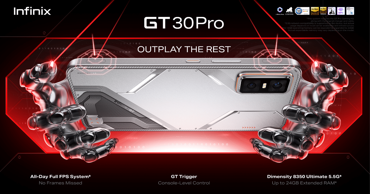 מכשיר Infinix GT 30 Pro, המותאם לגיימינג, מוצג על ידי ידיים רובוטיות על רקע טכנולוגי-עתידני.